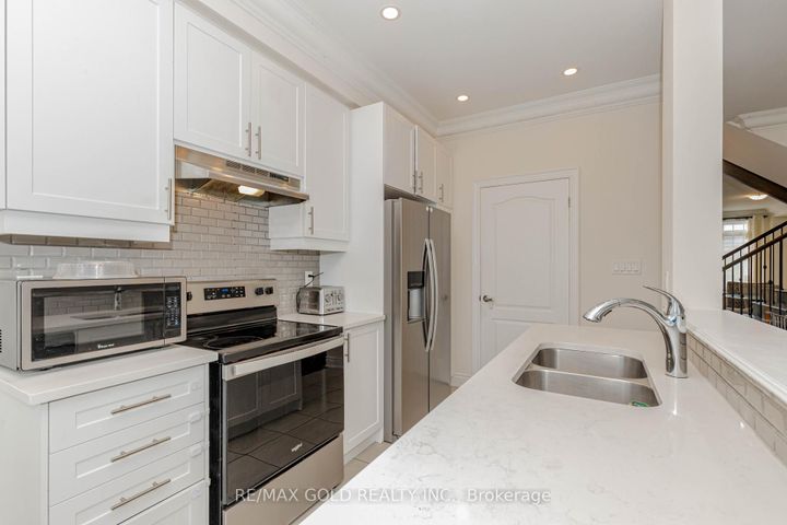 Photo 14 at 34 Folgate Crescent, Wellington North, Brampton