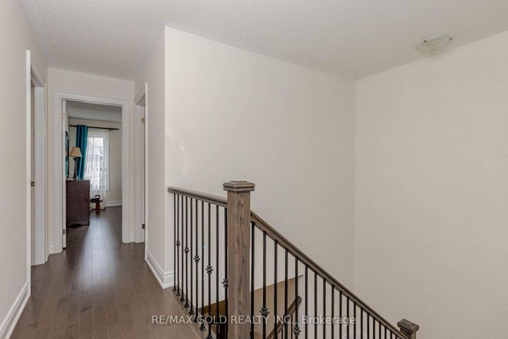 Photo 18 at 34 Folgate Crescent, Wellington North, Brampton