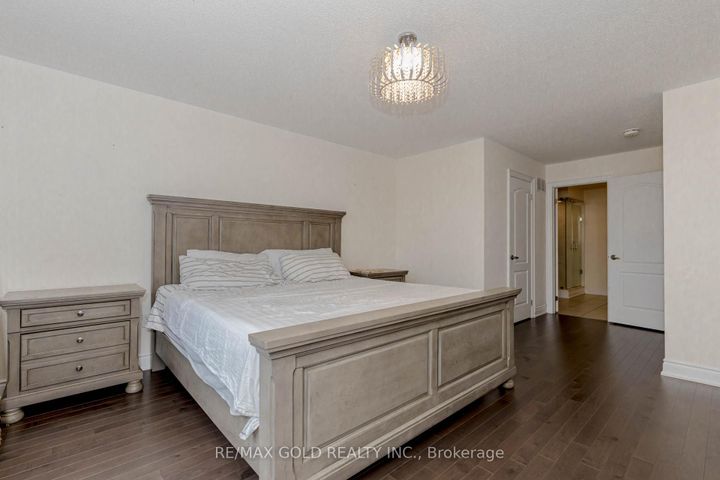 Photo 20 at 34 Folgate Crescent, Wellington North, Brampton