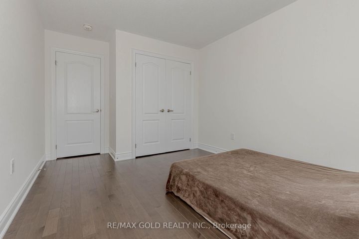 Photo 26 at 34 Folgate Crescent, Wellington North, Brampton