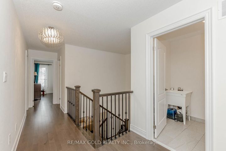 Photo 27 at 34 Folgate Crescent, Wellington North, Brampton
