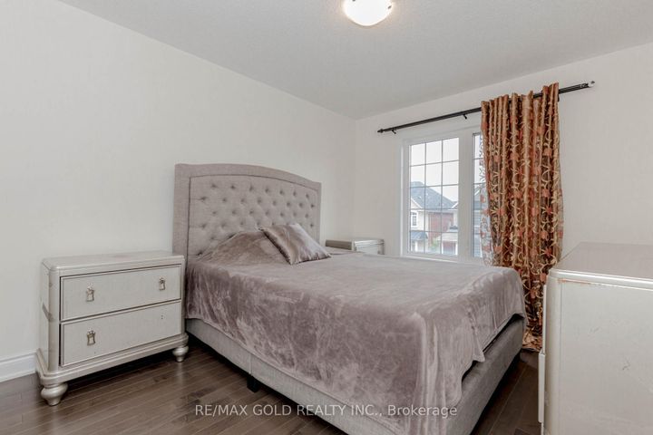 Photo 28 at 34 Folgate Crescent, Wellington North, Brampton