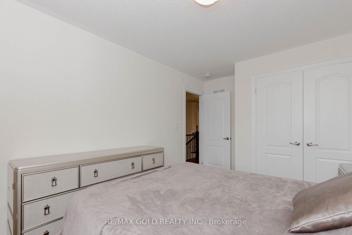 Photo 30 at 34 Folgate Crescent, Wellington North, Brampton