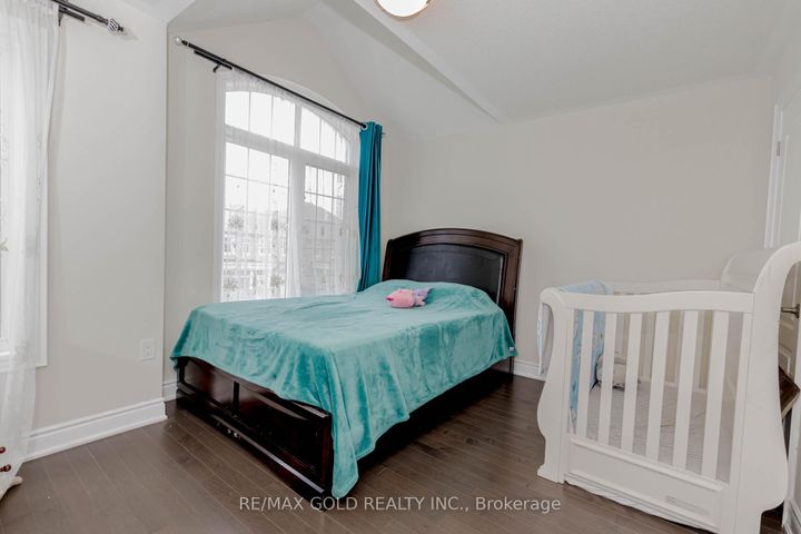 Photo 32 at 34 Folgate Crescent, Wellington North, Brampton