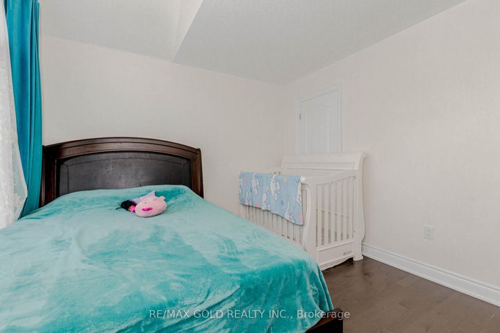 Photo 33 at 34 Folgate Crescent, Wellington North, Brampton