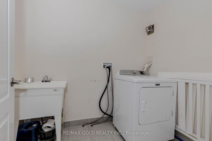 Photo 34 at 34 Folgate Crescent, Wellington North, Brampton