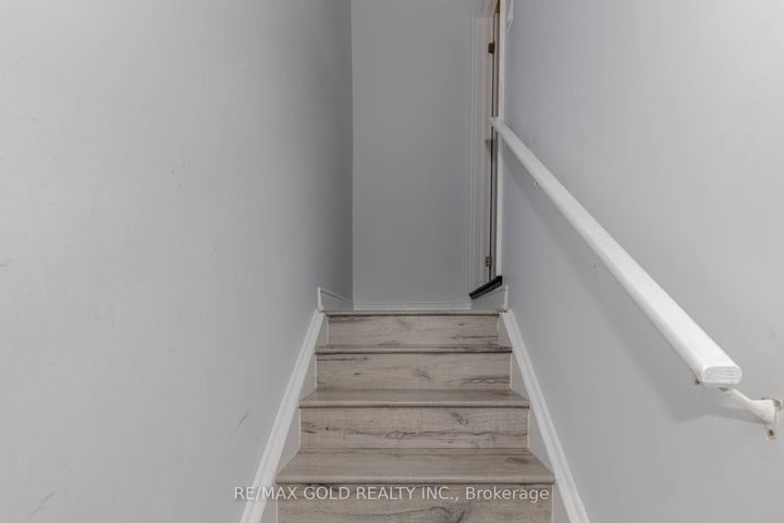 Photo 35 at 34 Folgate Crescent, Wellington North, Brampton