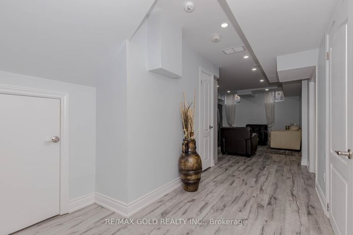 Photo 36 at 34 Folgate Crescent, Wellington North, Brampton