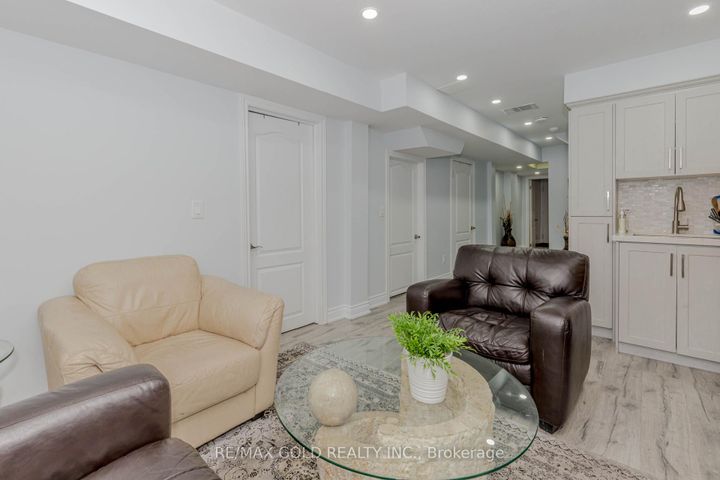 Photo 38 at 34 Folgate Crescent, Wellington North, Brampton