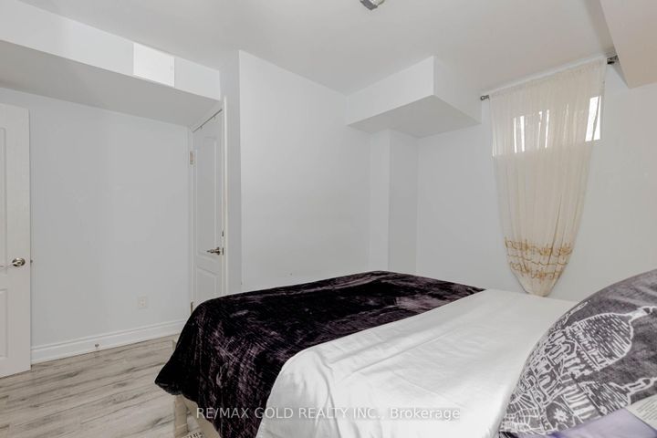 Photo 42 at 34 Folgate Crescent, Wellington North, Brampton