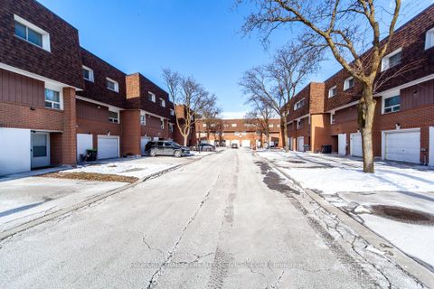 Photo 1 at 71 - 456 Silverstone Drive, Clairville, Toronto