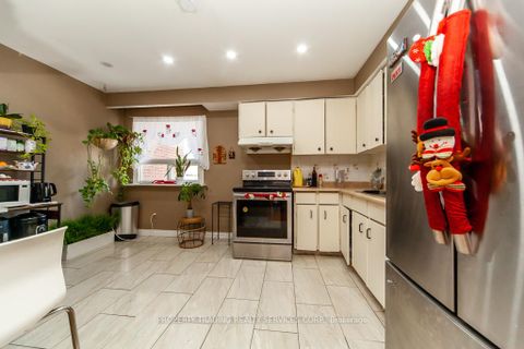 Photo 16 at 71 - 456 Silverstone Drive, Clairville, Toronto