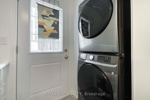 Photo 2 at 526 - 3 Everson Drive, Willowdale East, Toronto