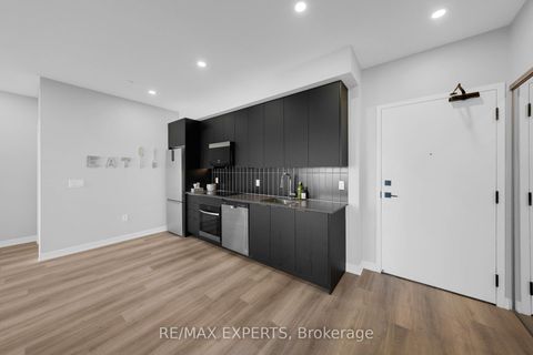 Photo 7 at 424 - 10 Abeja Street, Concord, Vaughan