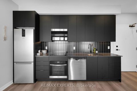 Photo 9 at 424 - 10 Abeja Street, Concord, Vaughan
