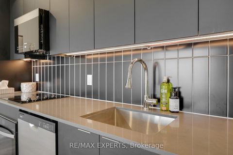 Photo 10 at 424 - 10 Abeja Street, Concord, Vaughan