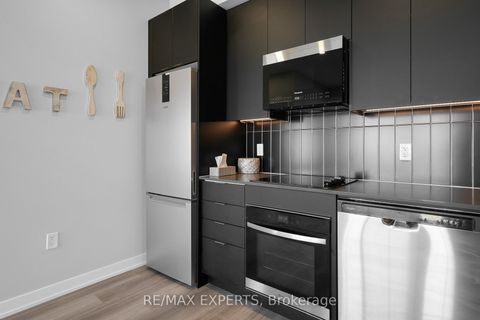 Photo 11 at 424 - 10 Abeja Street, Concord, Vaughan