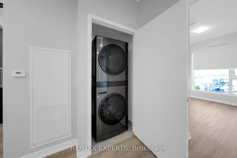 Photo 13 at 424 - 10 Abeja Street, Concord, Vaughan