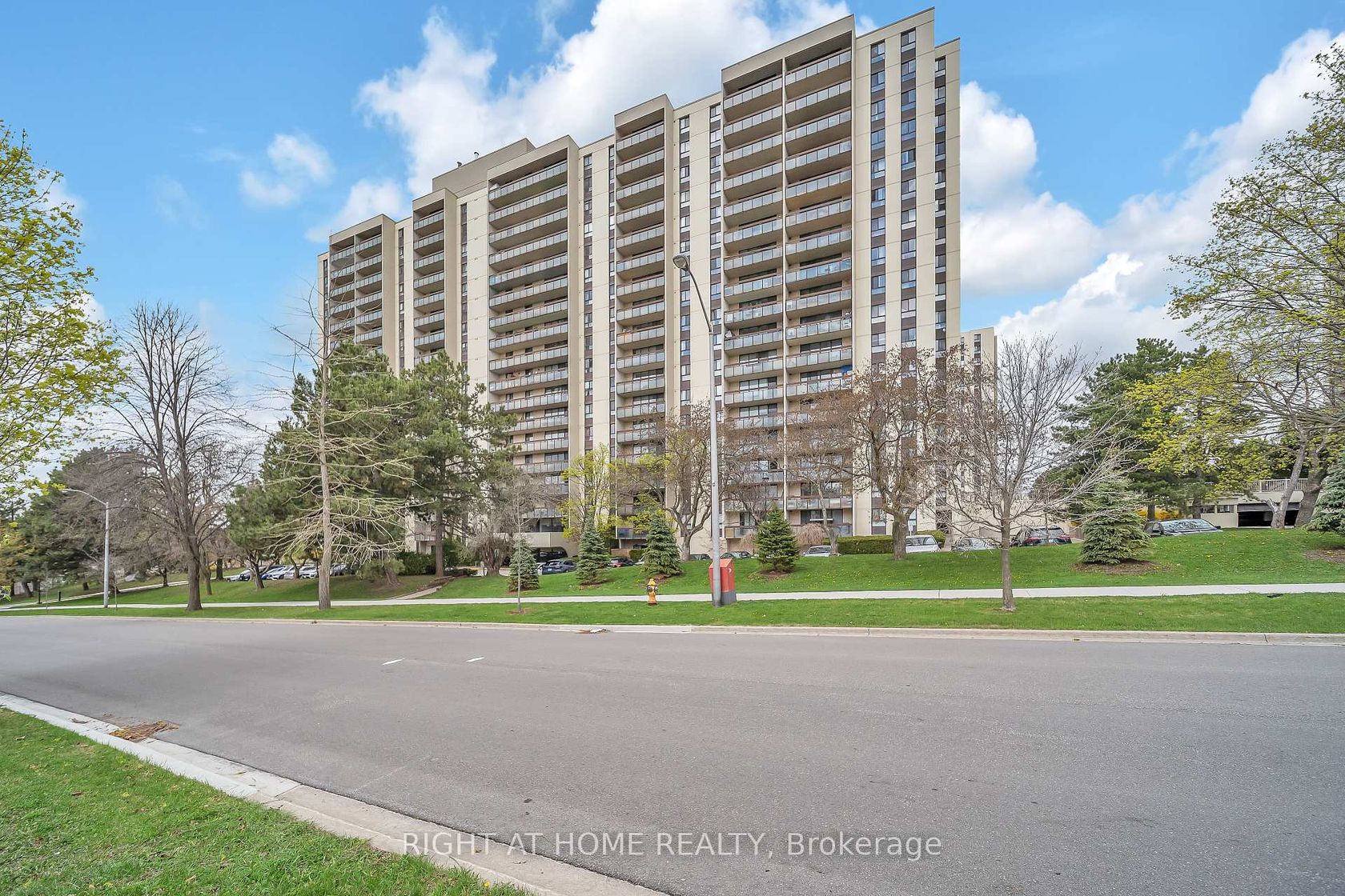 1415 - 260 Seneca Hill Drive, Don Valley Village, Toronto 
