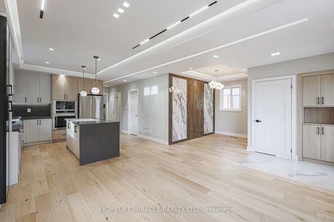 Photo 10 at 88 Inniswood Drive, Maryvale, Toronto