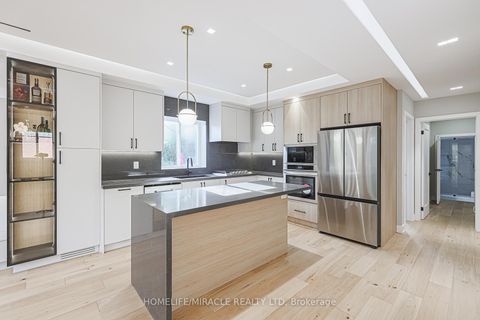 Photo 11 at 88 Inniswood Drive, Maryvale, Toronto
