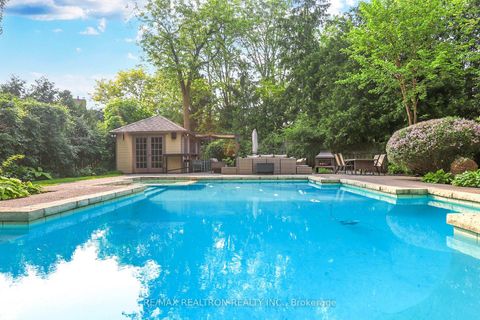 Photo 1 at 161 Renaissance Court, Beverley Glen, Vaughan
