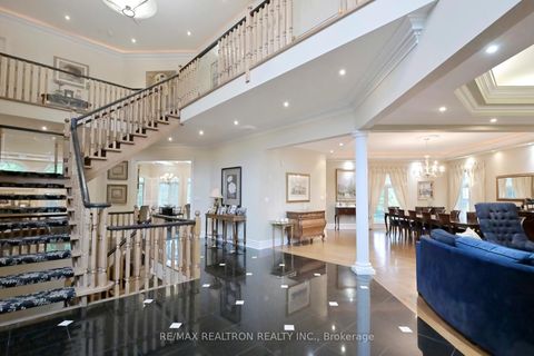 Photo 9 at 161 Renaissance Court, Beverley Glen, Vaughan