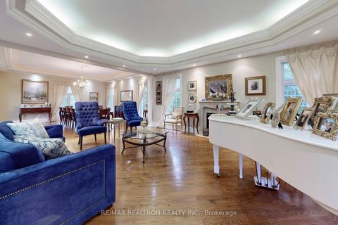 Photo 12 at 161 Renaissance Court, Beverley Glen, Vaughan