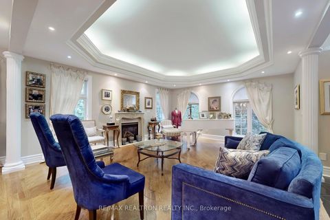Photo 14 at 161 Renaissance Court, Beverley Glen, Vaughan