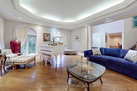 Photo 15 at 161 Renaissance Court, Beverley Glen, Vaughan