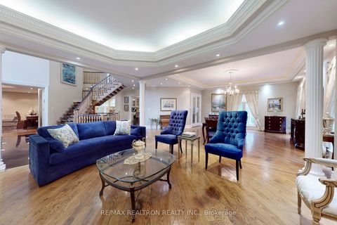 Photo 18 at 161 Renaissance Court, Beverley Glen, Vaughan