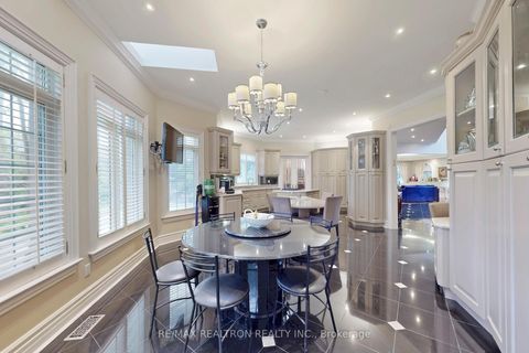 Photo 33 at 161 Renaissance Court, Beverley Glen, Vaughan