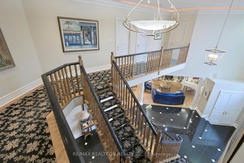 Photo 37 at 161 Renaissance Court, Beverley Glen, Vaughan