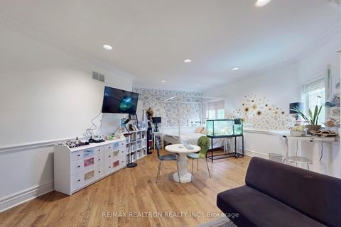 Photo 46 at 161 Renaissance Court, Beverley Glen, Vaughan