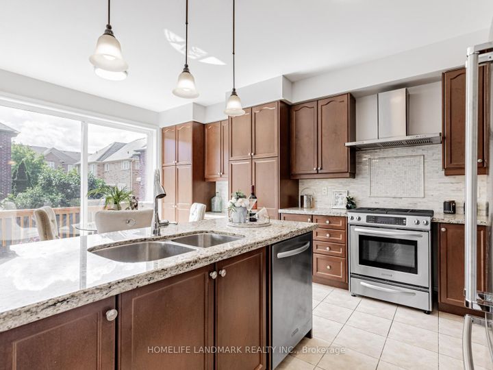 Photo 12 at 3 Wintam Place, Victoria Square, Markham