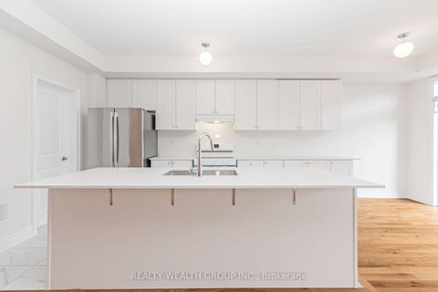 Photo 15 at 221 Tennant Circle, Vellore Village, Vaughan
