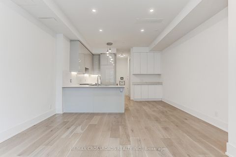 Photo 3 at TH3 - 270 Davenport Road, Annex, Toronto