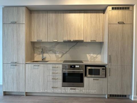 Photo 2 at 822 - 38 Honeycrisp Crescent, Vaughan Corporate Centre, Vaughan
