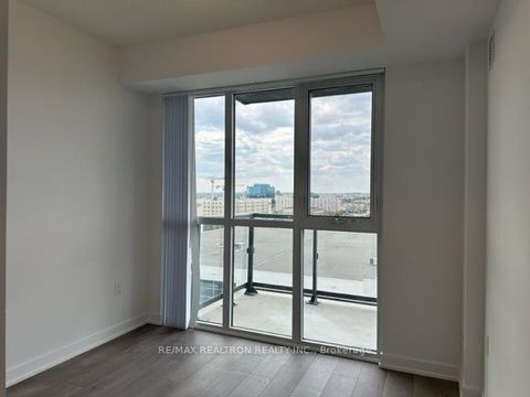 Photo 4 at 822 - 38 Honeycrisp Crescent, Vaughan Corporate Centre, Vaughan