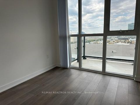 Photo 9 at 822 - 38 Honeycrisp Crescent, Vaughan Corporate Centre, Vaughan