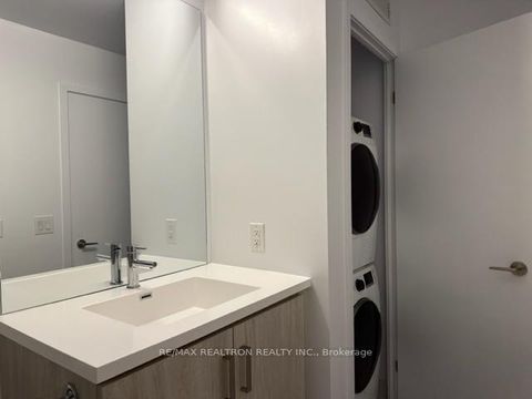 Photo 10 at 822 - 38 Honeycrisp Crescent, Vaughan Corporate Centre, Vaughan