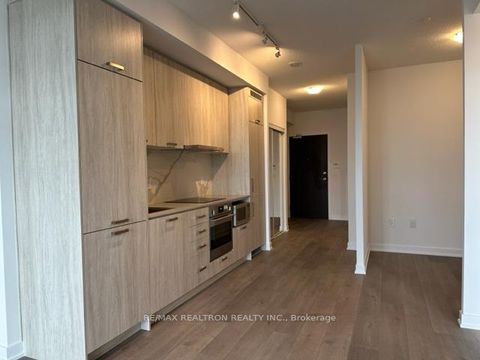 Photo 13 at 822 - 38 Honeycrisp Crescent, Vaughan Corporate Centre, Vaughan