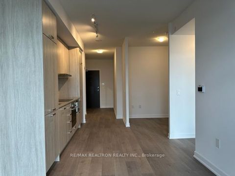 Photo 14 at 822 - 38 Honeycrisp Crescent, Vaughan Corporate Centre, Vaughan