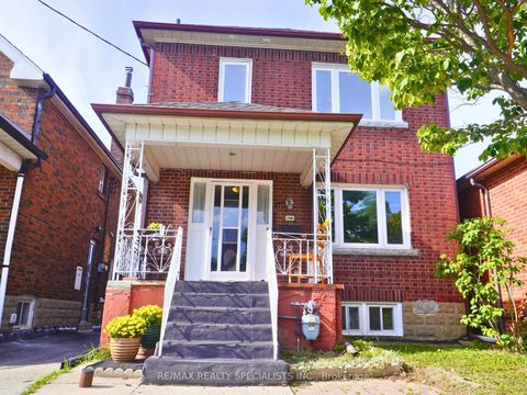 Photo 3 at 28 Bowie Avenue, Belgravia, Toronto