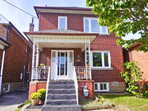 Photo 4 at 28 Bowie Avenue, Belgravia, Toronto