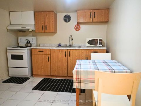 Photo 5 at 28 Bowie Avenue, Belgravia, Toronto