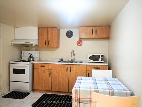 Photo 6 at 28 Bowie Avenue, Belgravia, Toronto