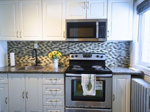 Photo 7 at 28 Bowie Avenue, Belgravia, Toronto