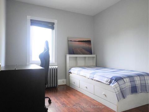 Photo 12 at 28 Bowie Avenue, Belgravia, Toronto