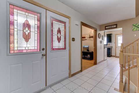 Photo 4 at 871 Elgin Street, Leslie Valley, Newmarket